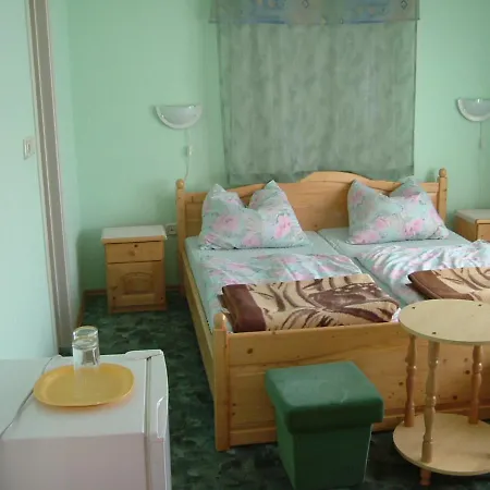 فندق مبيت وإفطار Kovacs Vendeghaz *